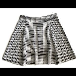 Theory white and black knit flare skirt